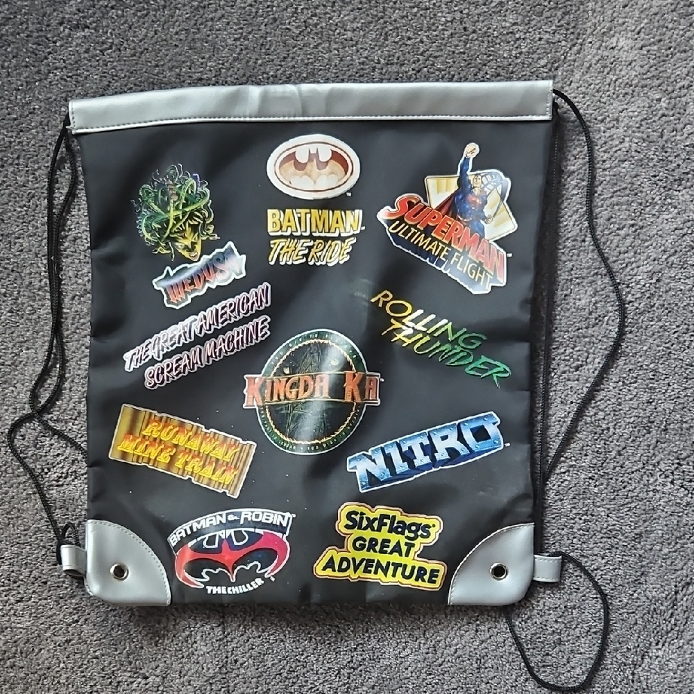 Gray‎ and Black Drawstring Bag with Graphic Accents